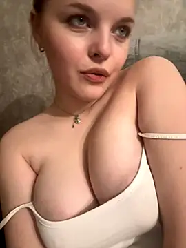 Snapshot of tamagocha chatting on 12.05.25 tamagocha online show from 12.05.25