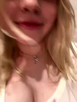 Snapshot of tamagocha chatting on 12.16.25 tamagocha online show from 12.16.25