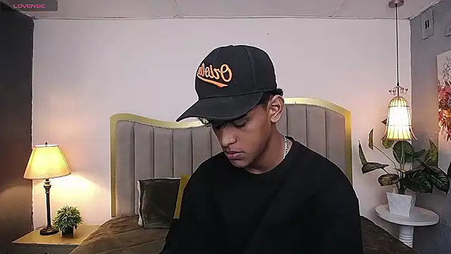 Snapshot of jhos_padill chatting on 06.19.26 jhos padill online show from 06.19.26