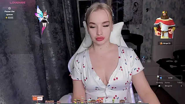 Snapshot of KiraKrox chatting on 11.04.25 KiraKrox online show from 11.04.25