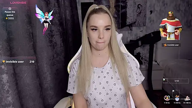 Snapshot of KiraKrox chatting on 11.12.25 KiraKrox online show from 11.12.25