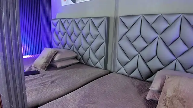 Kitty Dollyy online show from 11.21.25