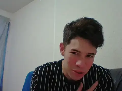 Snapshot of Maxtaylor18 chatting on 11.06.25 Maxtaylor18 online show from 11.06.25