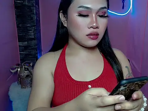 pretty lassy online show from 11.19.25