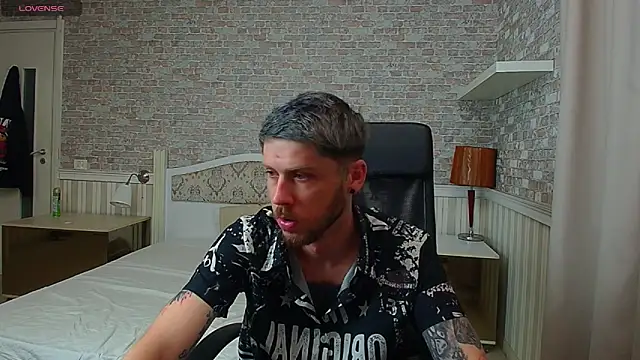 JonahShaw online show from 06.12.26