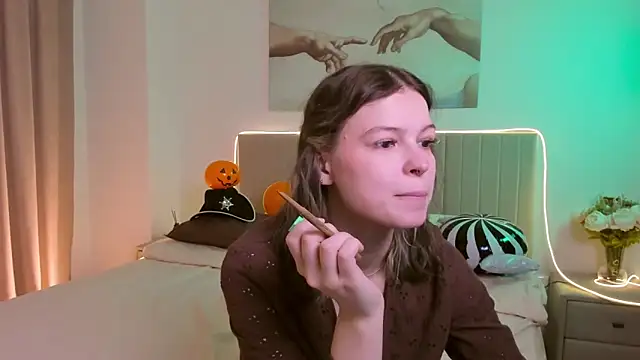 Lisa Blossom online show from 10.27.25