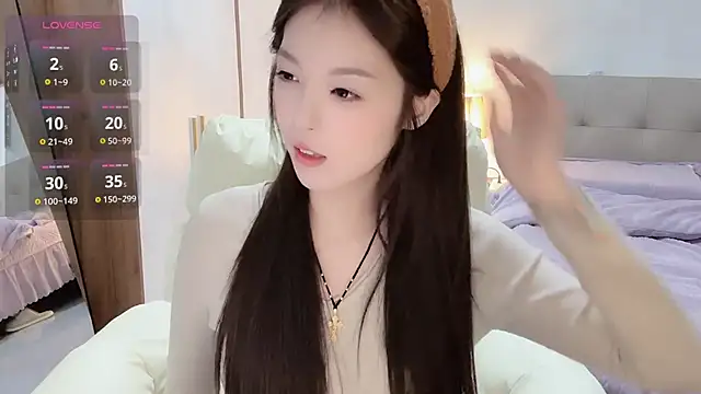 Snapshot of T-LL77- chatting on 11.12.25 T-LL77- online show from 11.12.25