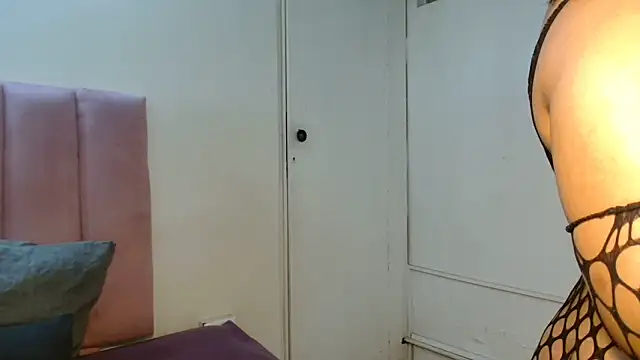 RoxyLuv77 online show from 09.18.25