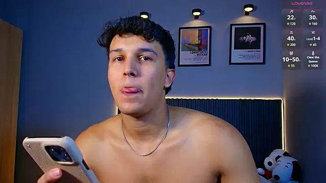 Snapshot of Leo_Savage_ chatting on 07.25.26 Leo Savage online show from 07.25.26