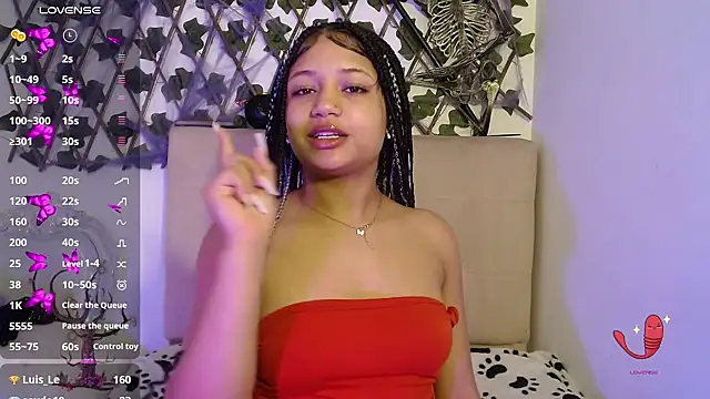 Snapshot of shelbygp chatting on 10.29.25 shelbygp online show from 10.29.25