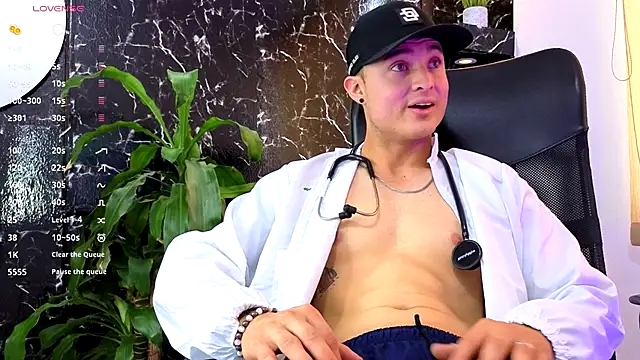 Snapshot of Alexander_ferre chatting on 09.25.25 Alexander ferre online show from 09.25.25