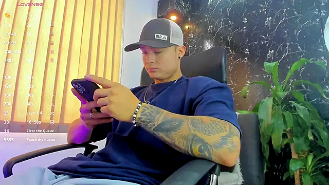 Snapshot of Alexander_ferre chatting on 09.26.25 Alexander ferre online show from 09.26.25