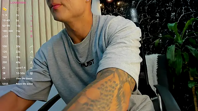 Snapshot of Alexander_ferre chatting on 09.29.25 Alexander ferre online show from 09.29.25