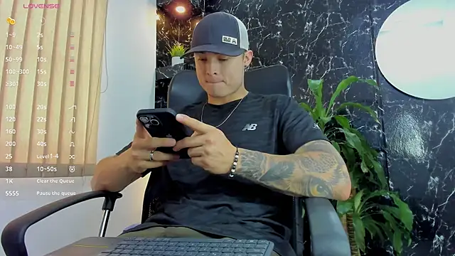 Snapshot of Alexander_ferre chatting on 10.01.25 Alexander ferre online show from 10.01.25