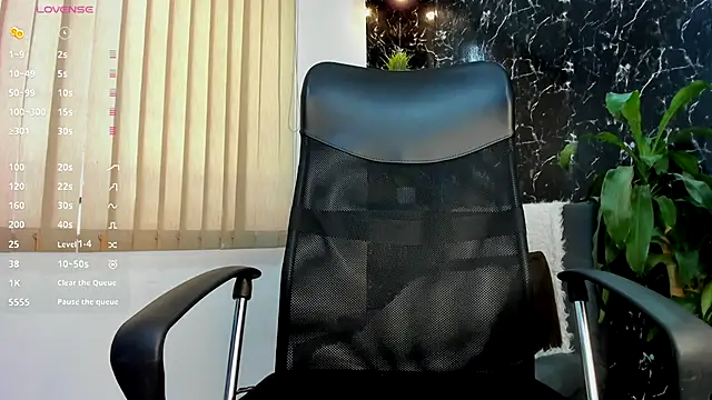 Snapshot of Alexander_ferre chatting on 10.05.25 Alexander ferre online show from 10.05.25