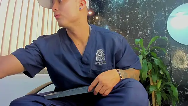 Snapshot of Alexander_ferre chatting on 10.16.25 Alexander ferre online show from 10.16.25