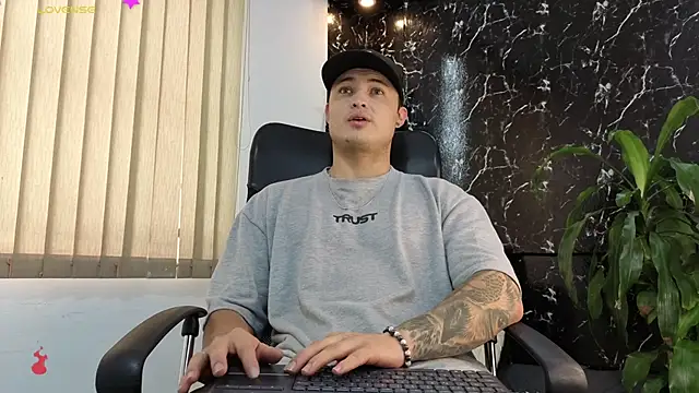 Snapshot of Alexander_ferre chatting on 02.16.26 Alexander ferre online show from 02.16.26