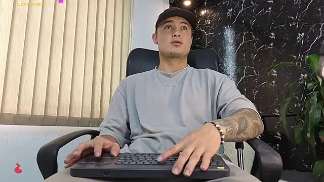 Snapshot of Alexander_ferre chatting on 02.18.26 Alexander ferre online show from 02.18.26