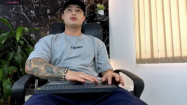 Snapshot of Alexander_ferre chatting on 03.07.26 Alexander ferre online show from 03.07.26