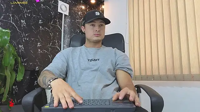 Snapshot of Alexander_ferre chatting on 03.18.26 Alexander ferre online show from 03.18.26