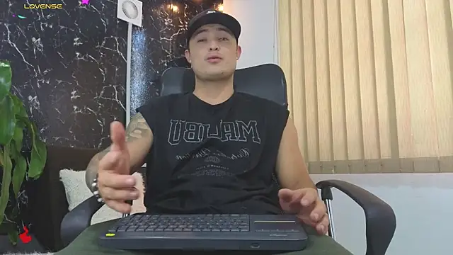 Snapshot of Alexander_ferre chatting on 03.20.26 Alexander ferre online show from 03.20.26