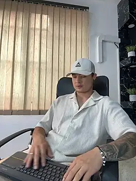 Snapshot of Alexander_ferre chatting on 06.25.26 Alexander ferre online show from 06.25.26