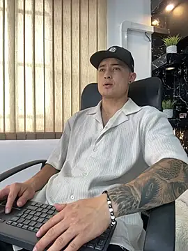 Snapshot of Alexander_ferre chatting on 07.04.26 Alexander ferre online show from 07.04.26