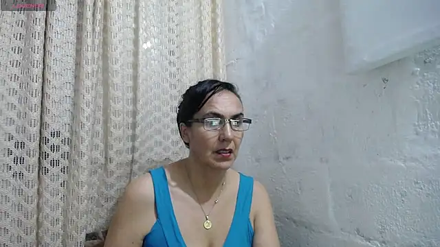 Snapshot of gabbyparker_ chatting on 09.15.25 gabbyparker online show from 09.15.25