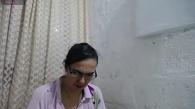 Snapshot of gabbyparker_ chatting on 09.17.25 gabbyparker online show from 09.17.25