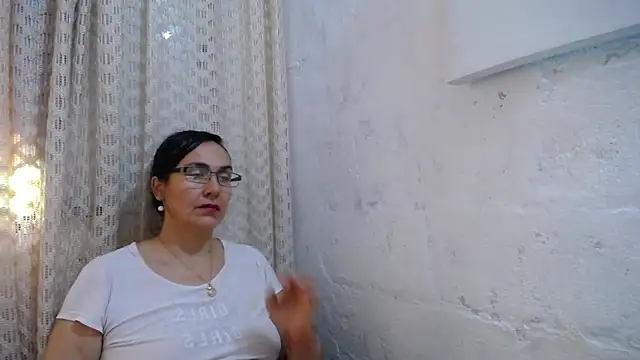 Snapshot of gabbyparker_ chatting on 09.25.25 gabbyparker online show from 09.25.25