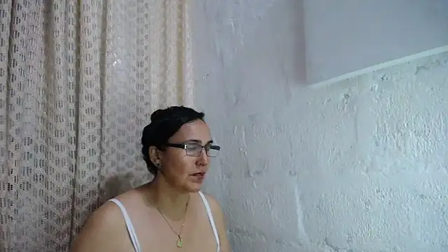 Snapshot of gabbyparker_ chatting on 10.17.25 gabbyparker online show from 10.17.25