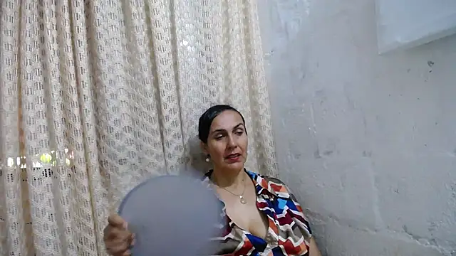 Snapshot of gabbyparker_ chatting on 10.18.25 gabbyparker online show from 10.18.25