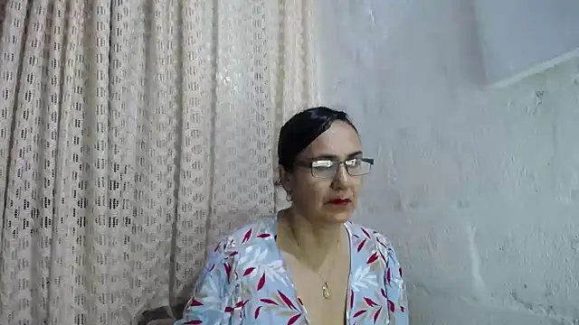 Snapshot of gabbyparker_ chatting on 11.11.25 gabbyparker online show from 11.11.25