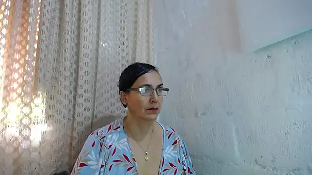 Snapshot of gabbyparker_ chatting on 11.12.25 gabbyparker online show from 11.12.25