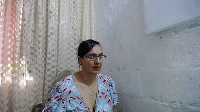 Snapshot of gabbyparker_ chatting on 11.18.25 gabbyparker online show from 11.18.25