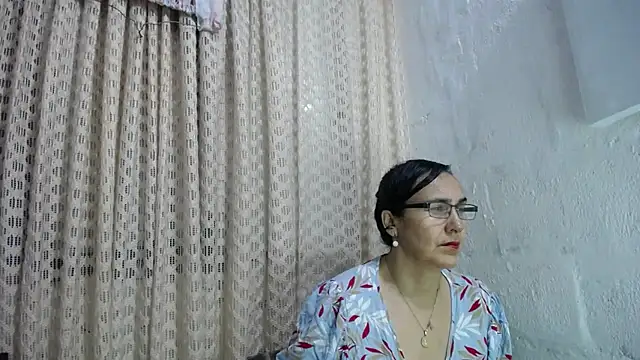 Snapshot of gabbyparker_ chatting on 11.20.25 gabbyparker online show from 11.20.25