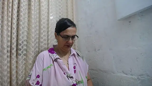 Snapshot of gabbyparker_ chatting on 12.05.25 gabbyparker online show from 12.05.25