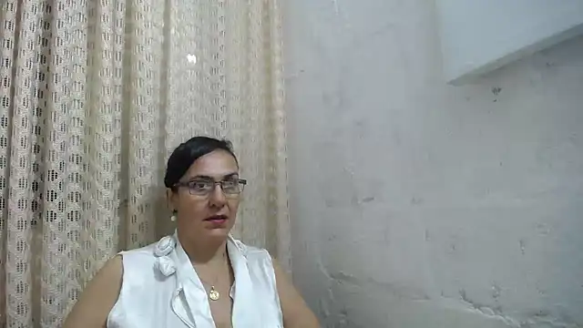 Snapshot of gabbyparker_ chatting on 12.15.25 gabbyparker online show from 12.15.25