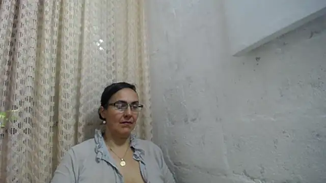 Snapshot of gabbyparker_ chatting on 12.18.25 gabbyparker online show from 12.18.25