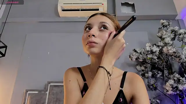 Snapshot of Cloedurant chatting on 07.14.26 Cloedurant online show from 07.14.26