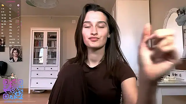 Snapshot of DarlineBrustera chatting on 03.22.26 DarlineBrustera online show from 03.22.26