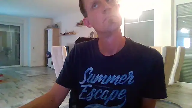 Snapshot of Trockenbau chatting on 07.17.26 Trockenbau online show from 07.17.26