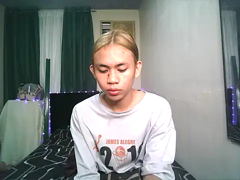 Snapshot of Sweet-shopia chatting on 10.24.25 Sweet-shopia online show from 10.24.25