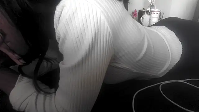 Snapshot of Marlowlovee chatting on 10.29.25 Marlowlovee online show from 10.29.25