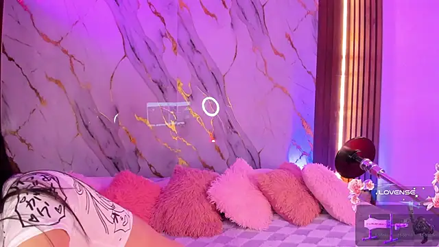 Emmiicute online show from 11.03.25