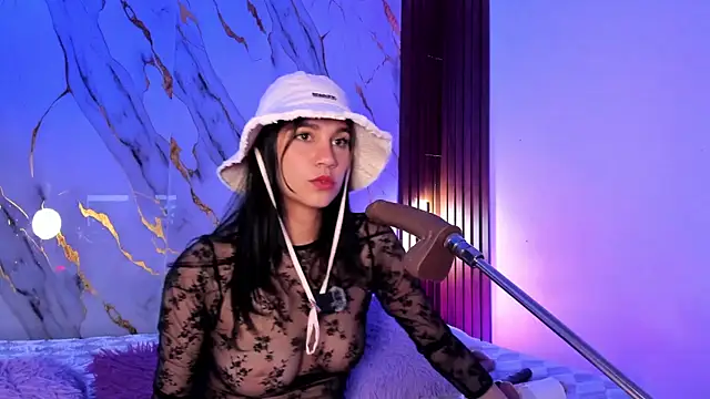 Snapshot of Emmiicute chatting on 08.01.26 Emmiicute online show from 08.01.26