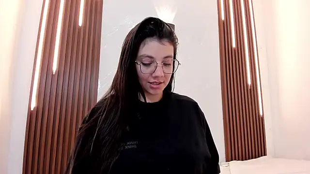 CarolinaMejia online show from 10.17.25