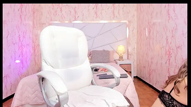 Emily Whinfre online show from 09.25.25