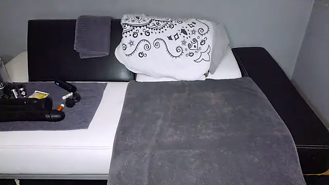 Snapshot of slavic_boy_39 chatting on 12.20.25 slavic boy 39 online show from 12.20.25