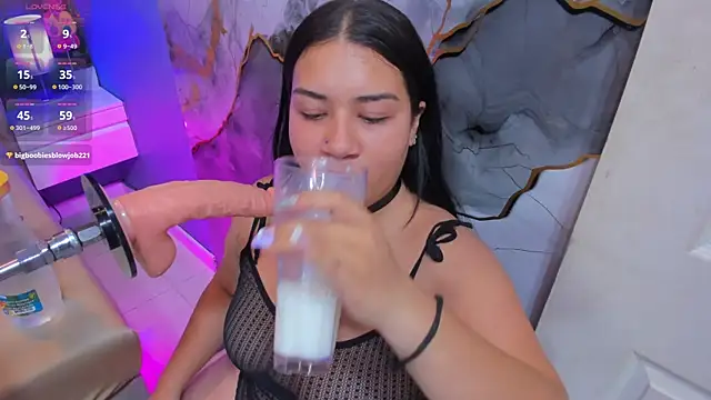 Snapshot of mey_velvet chatting on 10.25.25 mey velvet online show from 10.25.25